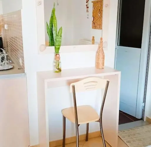 Sea Side Serenity 7 *